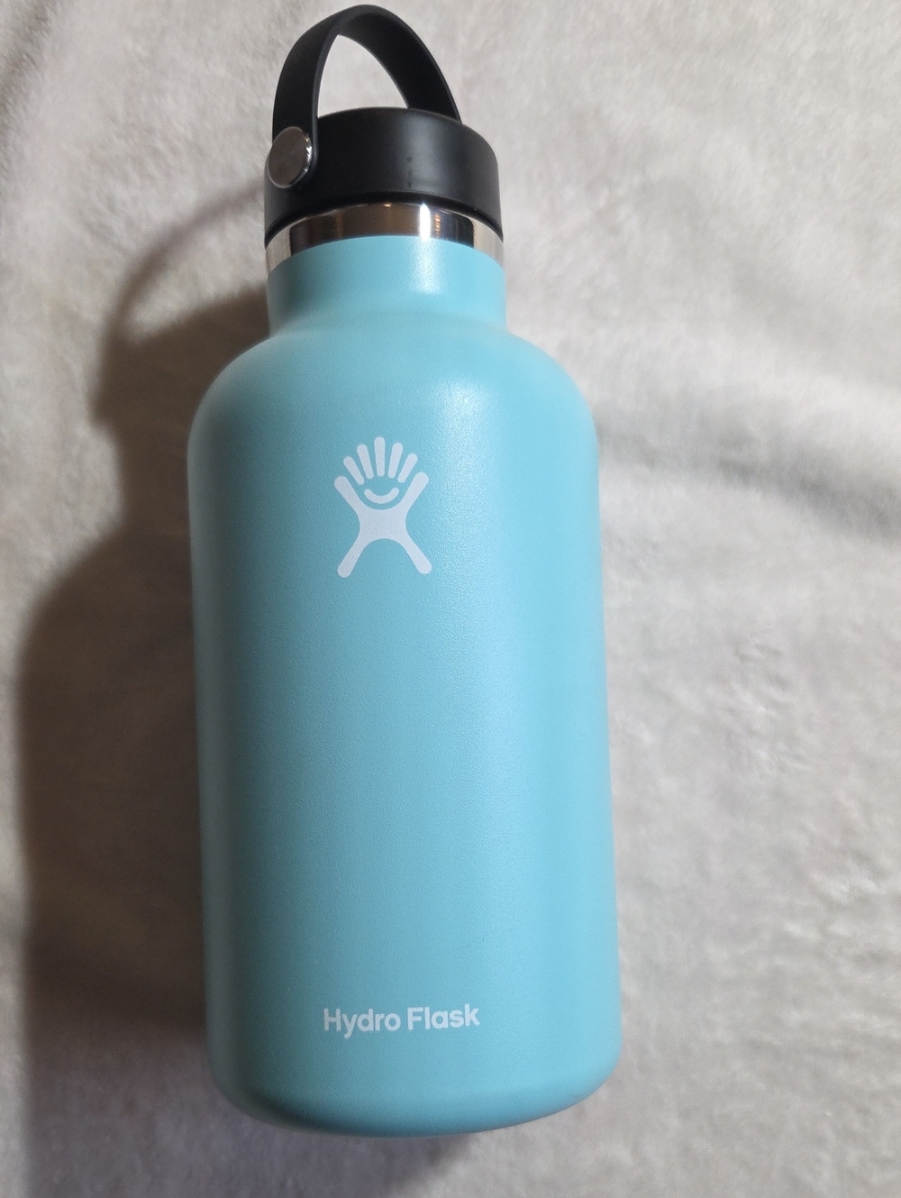 Hydroflask Wide-Mouth Vacuum Bottle with Flex Cap - 64 fl. oz. - Picture 2 of 12